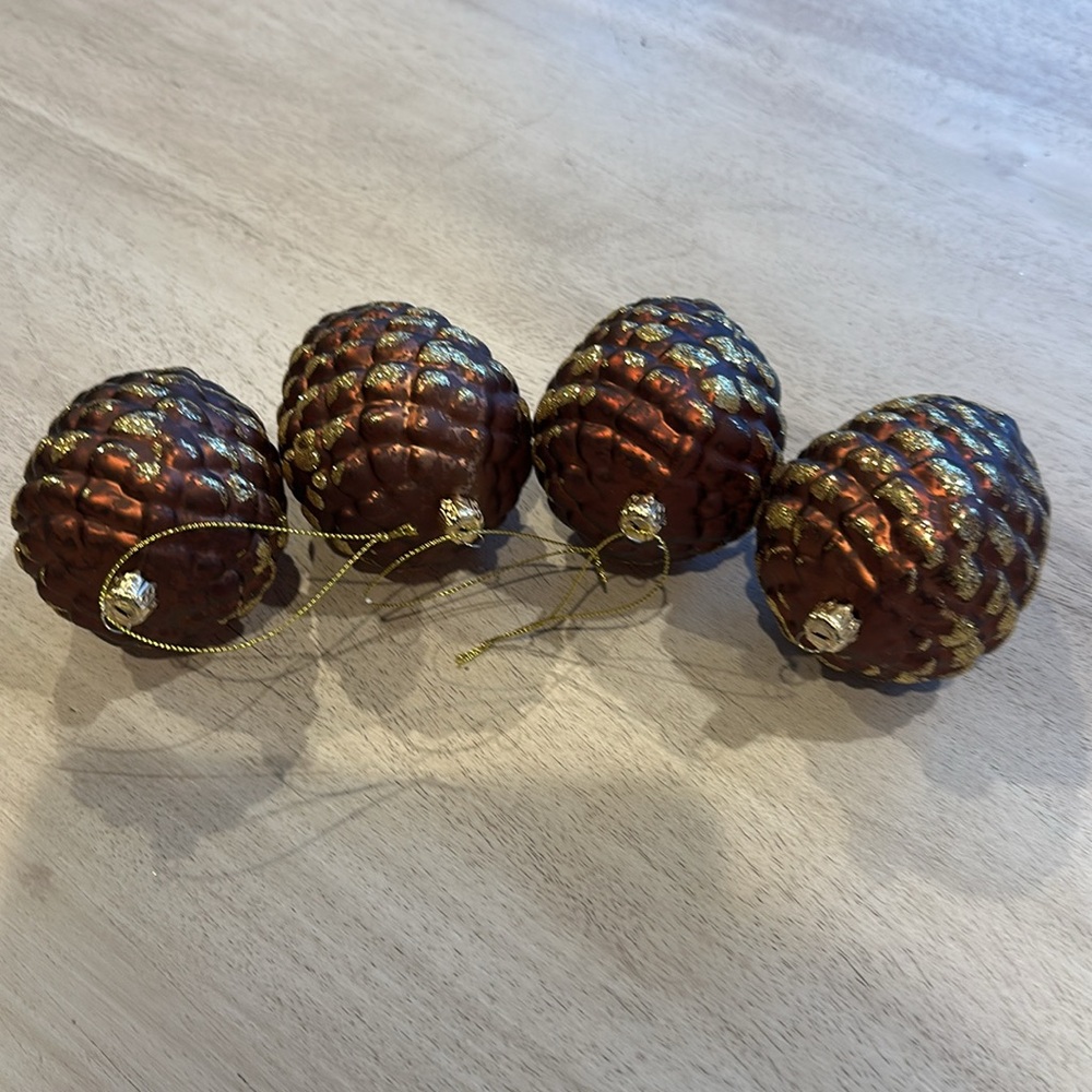 4 Large Pinecone Ornaments - Picture 5 of 8